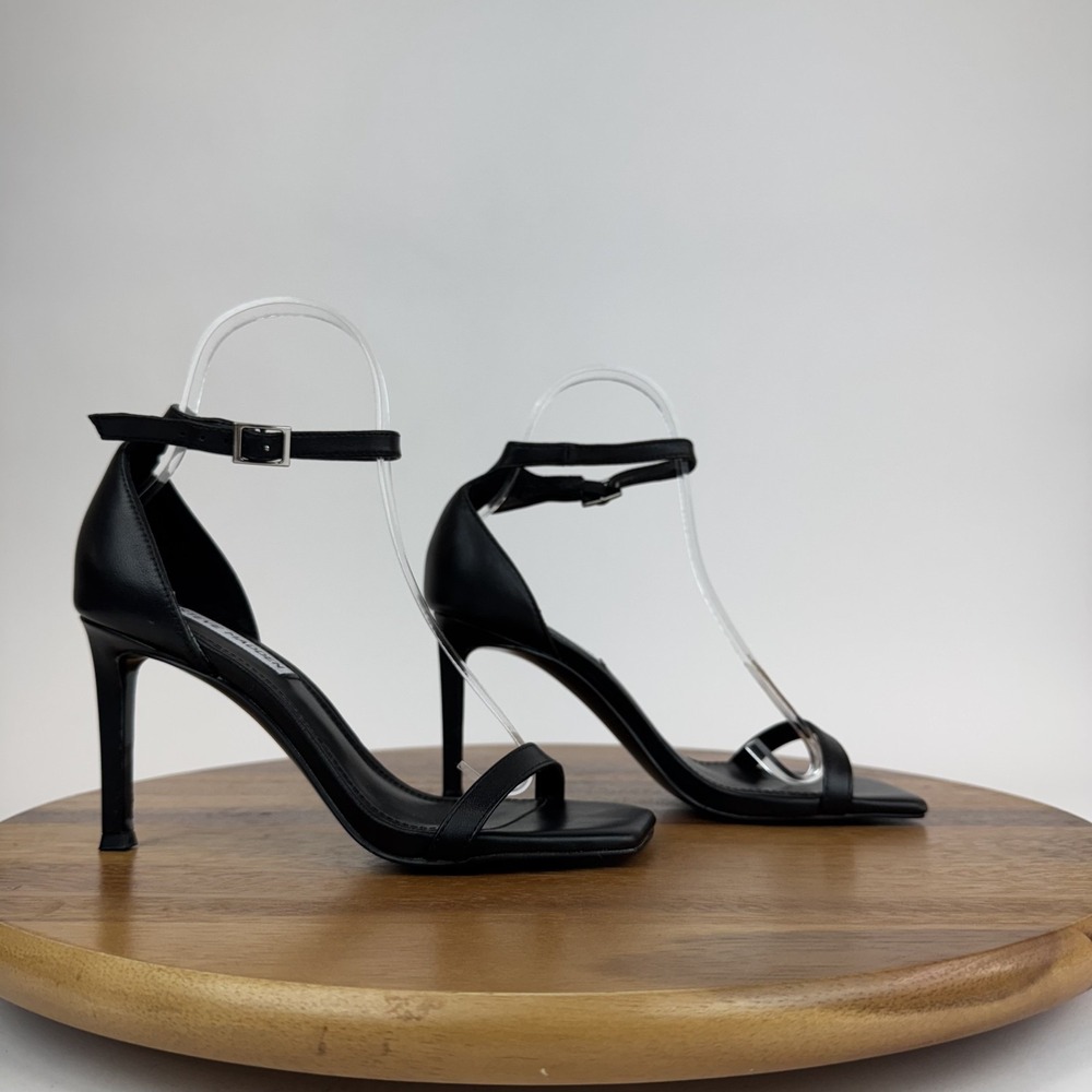 New NWOB Womens Steve Madden Piked Strap Open Toe Black Leather Heels Size 5.5 M